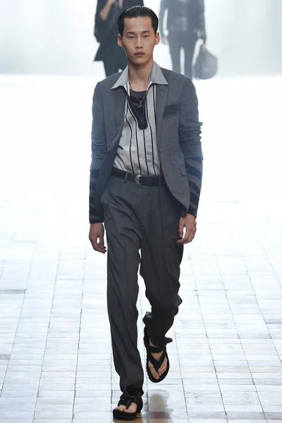 Look 24